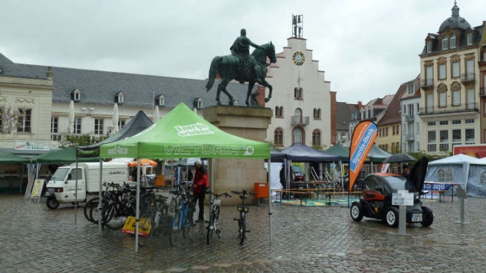 Viel Wissenswertes gab es beim "Tag der Elektromobilität" für die Besucherinnen und Besucher zu erfahren